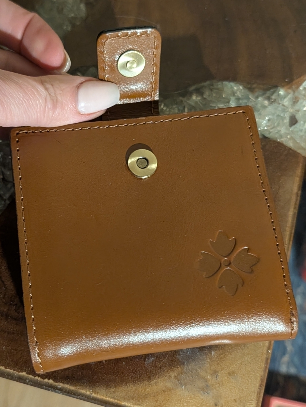 Patricia Nash Astra Bi-fold Snap Wallet in Tan Heritage Leather - Picture 7 of 14